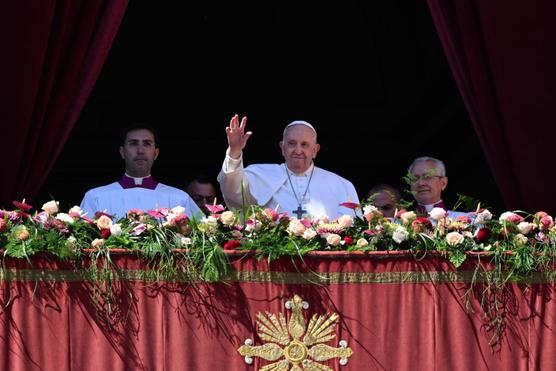 El Papa Francisco en la Basílica de San Pedro, Roma, domingo 9 de abril de 2023.