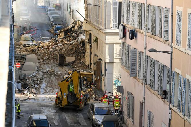 Le 9 avril, les secours poursuivent leurs recherches après l’effondrement d’un immeuble rue de Tivoli, à Marseille. 