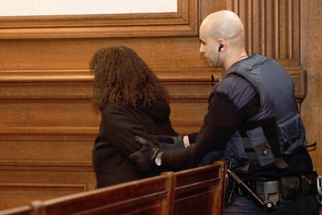 Malika El-Aroud en el Tribunal de Apelación de Bruselas, el primer día de su juicio por terrorismo, 2 de noviembre de 2010.