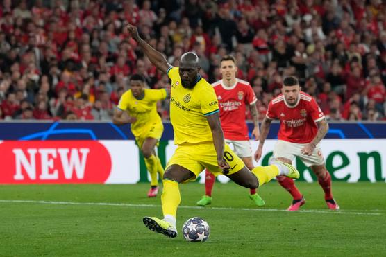 L'11 aprile 2023 a Lisbona l'attaccante dell'Inter Romelu Lukaku segna un calcio di rigore contro il Benfica.