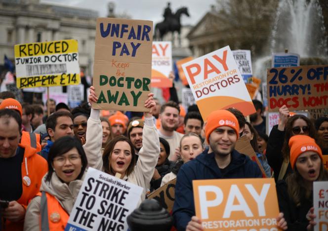 Doctors in England walk out to begin four-day strike