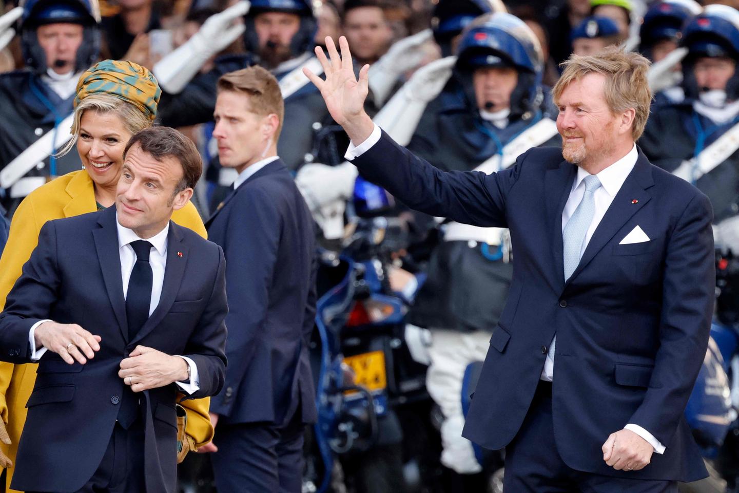Macron begins Netherlands visit amid row over China comments