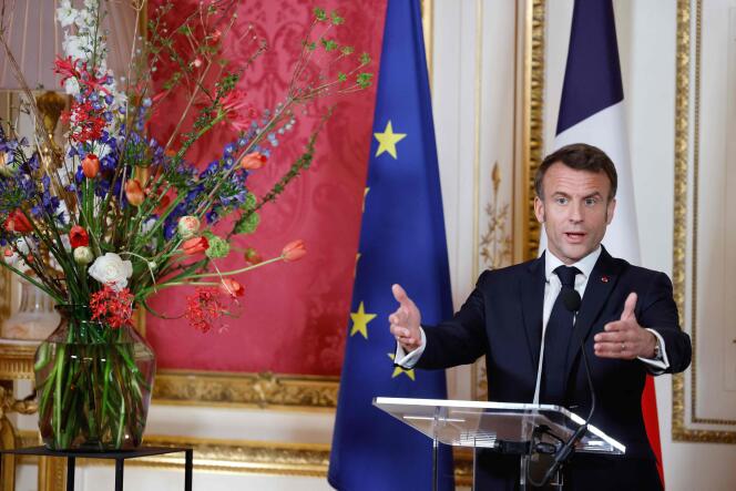 Emmanuel Macron en una conferencia de prensa junto al primer ministro holandés el 12 de abril de 2023 en Ámsterdam.
