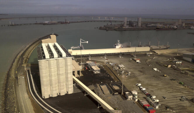 A grain silo from the French group Soufflet in the port of La Rochelle (Charente-Maritime), March 13, 2018. The French company ships grain abroad, particularly to Africa.