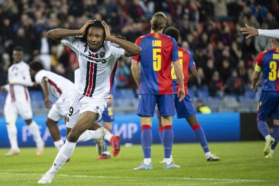 El delantero del Niza Khéphren Thuram celebra el segundo gol de su club ante el FC Basel, durante los cuartos de final de la Europa Conference League, en el estadio St. Jakob-Park, de Basilea (Suiza), el 13 de abril de 2023.