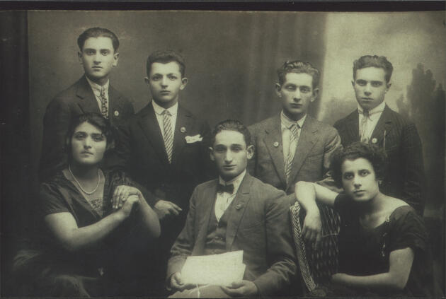 Members of the Bund in Konskie (Poland) in 1920.