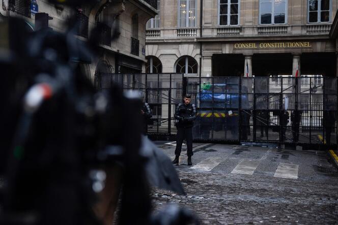 A  French gendarme stands guard as a security perimeter is established around France's Constitutional Council on the day of a ruling on the contested pension reform pushed by the government, in Paris on April 14, 2023.