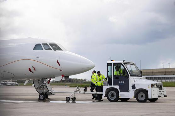 Un jet Falcon 900 en el aeropuerto de Le Bourget el 12 de abril.