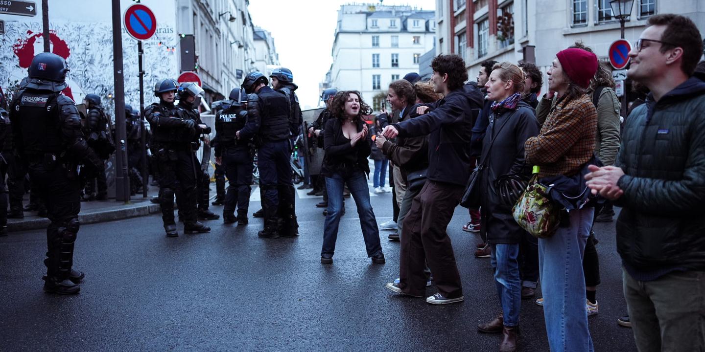tras las decisiones del Consejo Constitucional que valida la reforma, manifestaciones espontáneas en varias grandes ciudades de Francia