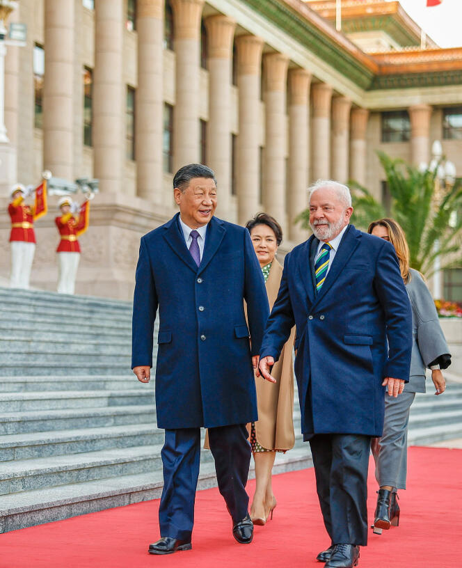 Chinese President Xi Jinping and his Brazilian counterpart Luiz Inacio Lula da Silva in Beijing on April 14, 2023.