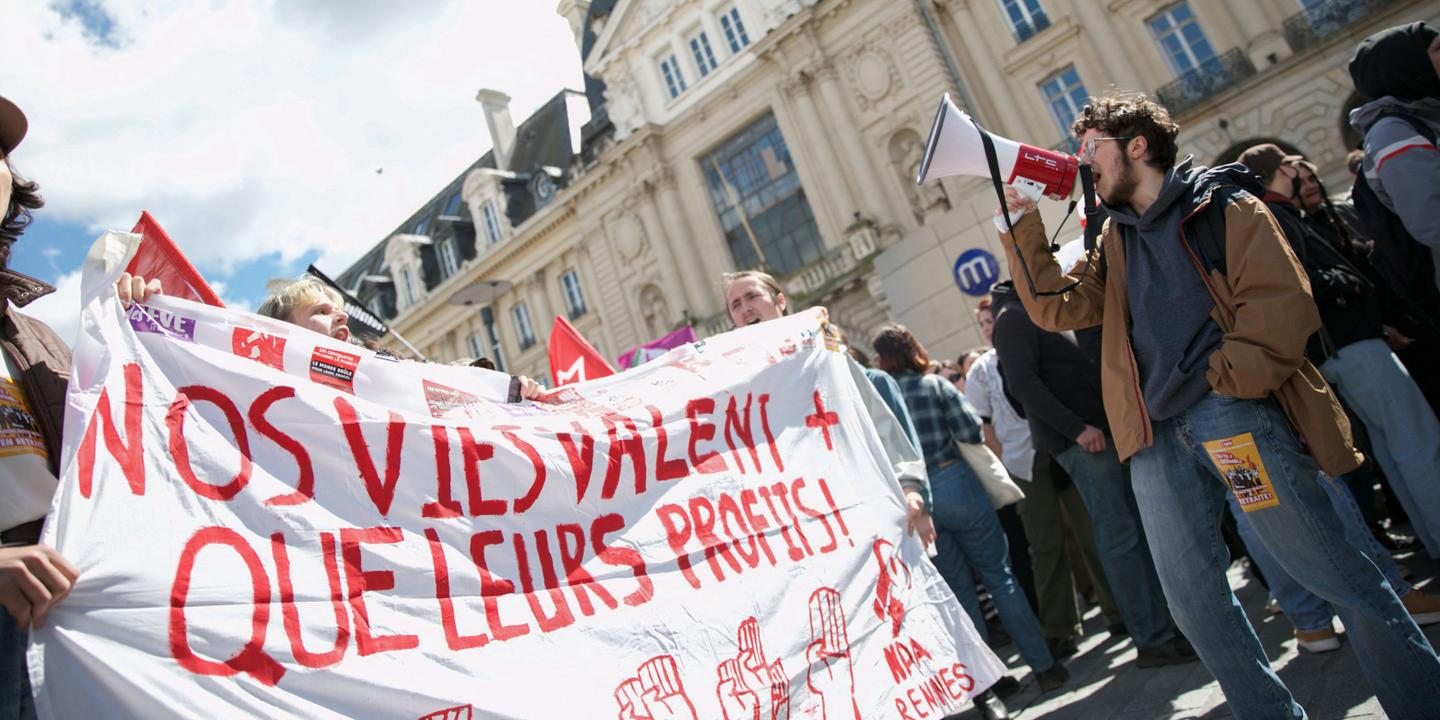 la disputa continúa tras la promulgación de la ley por parte de Emmanuel Macron