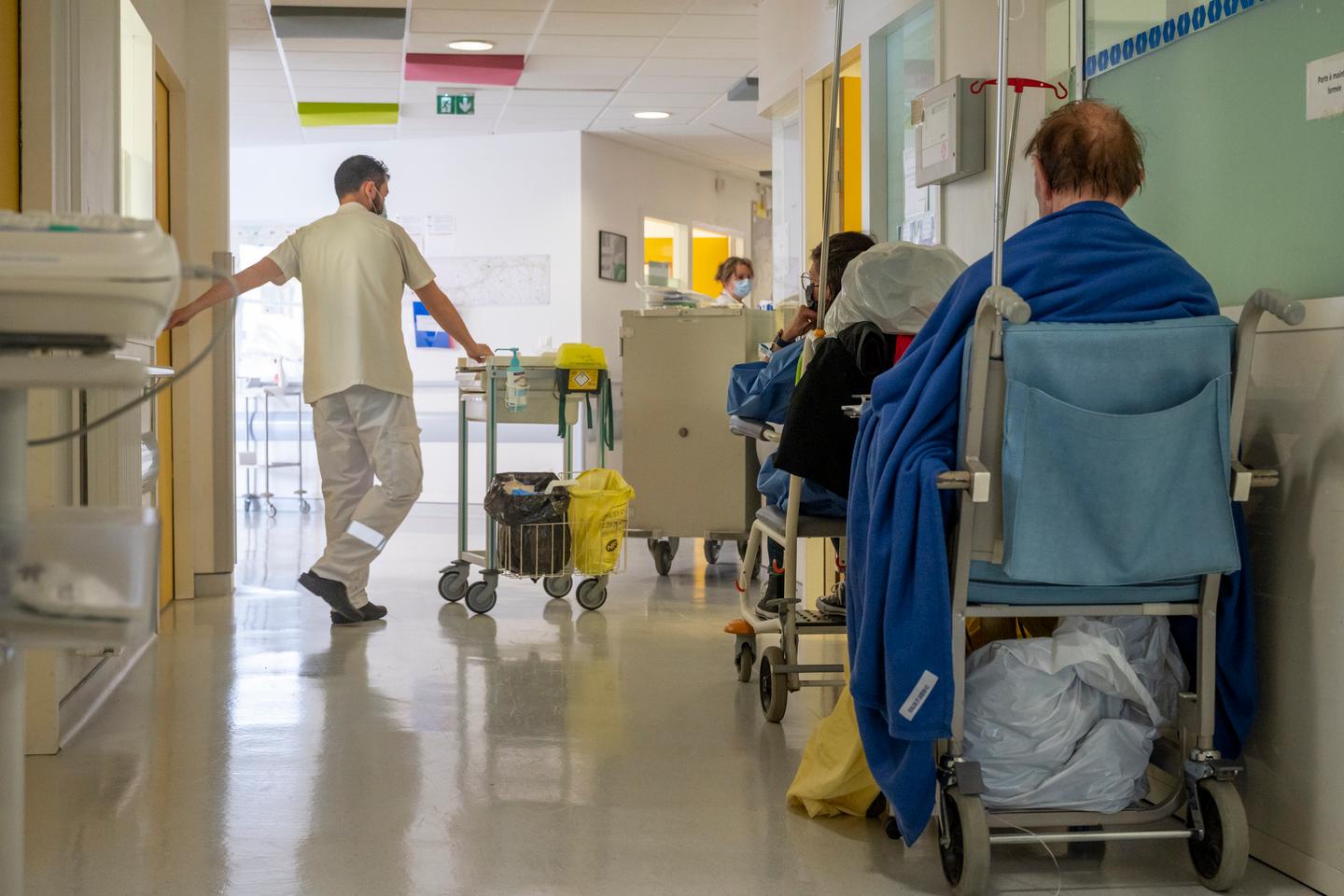 Los médicos «esperan a ver» comentan que el compromiso de Emmanuel Macron será rechazado