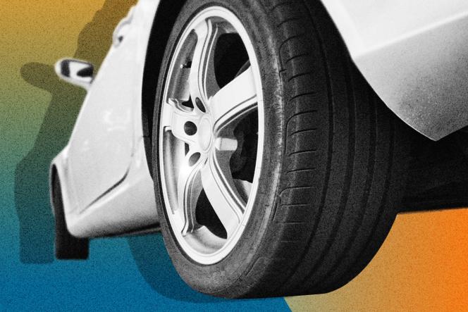 La location avec option d’achat (LOA, aussi appelée leasing), est assimilée à un crédit à la consommation. Elle se pratique surtout pour les voitures.