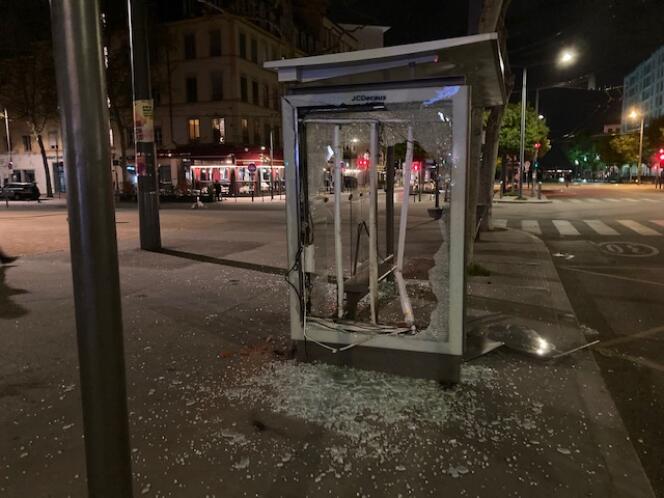 Degradation committed after Emmanuel Macron's speech, in the Croix Rousse district, in Lyon, on April 17, 2023.