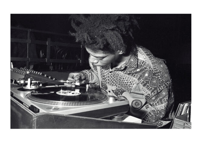 Jean-Michel Basquiat mixing at Area Club, in New York, in 1984. 
