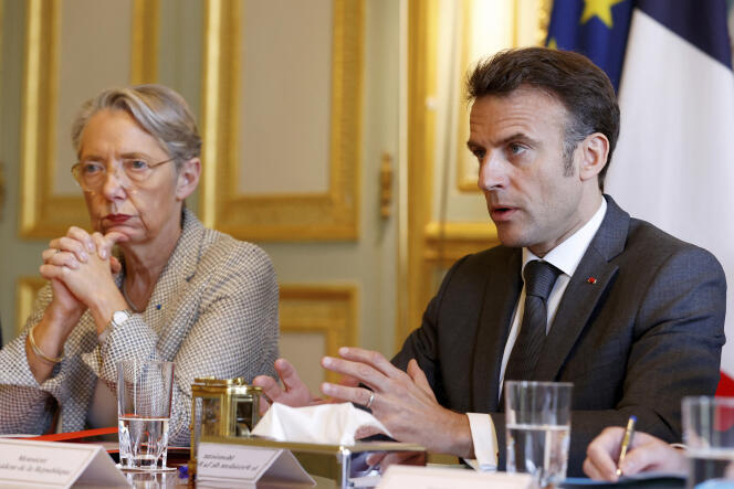 La Primera Ministra, Elisabeth Borne, y el Presidente de la República, Emmanuel Macron, el 17 de abril de 2023 en el Elíseo.