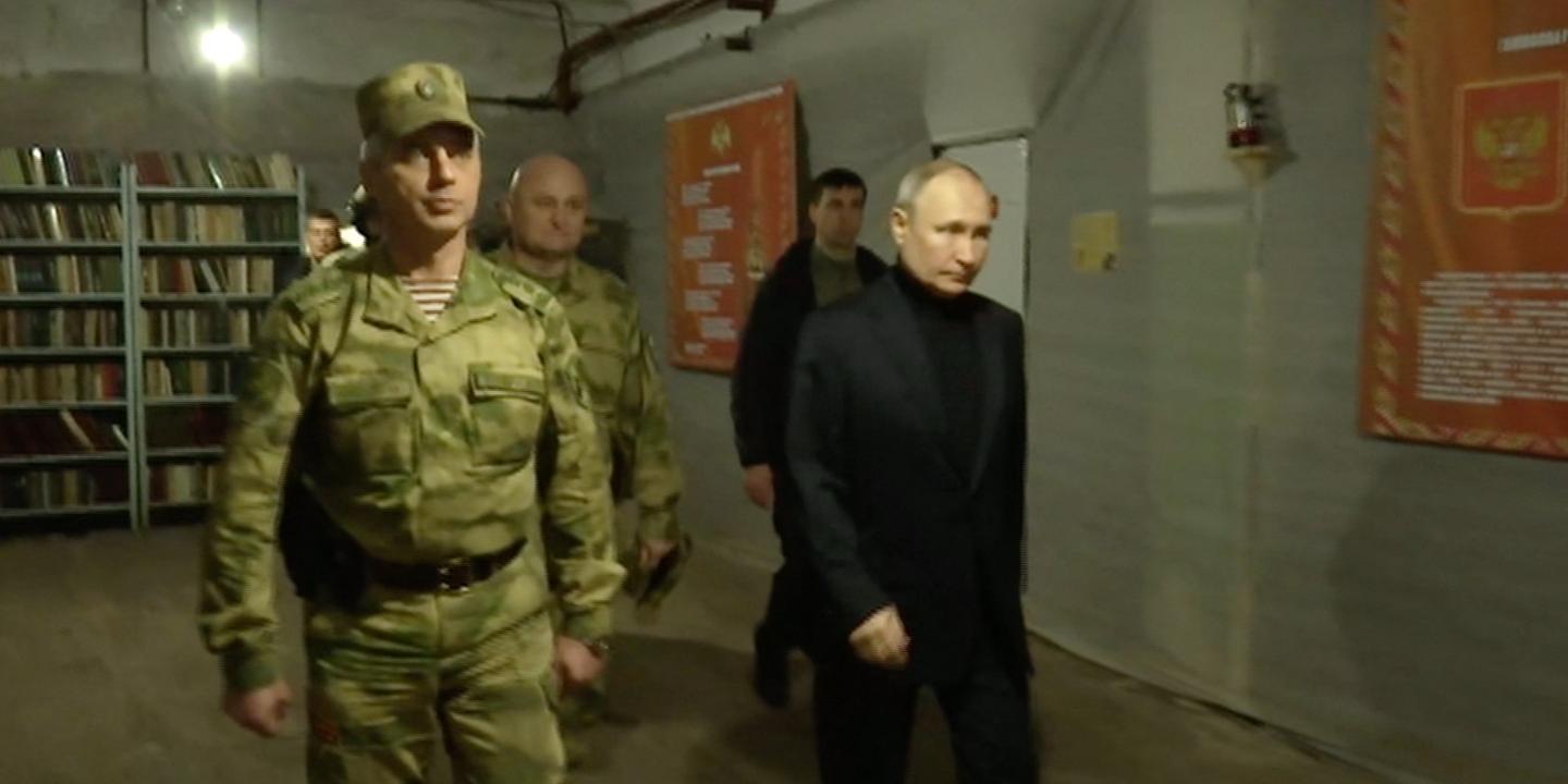 Vladimir Putin viajó a la región ocupada de Kherson en Ucrania para reunirse con los militares.