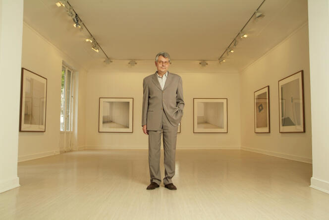The writer and gallery owner Jean Frémon, Lelong gallery, in Paris, in 2005.