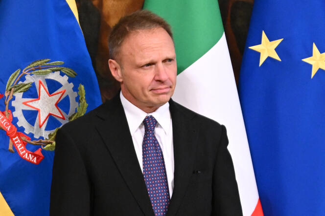 Il ministro dell'Agricoltura italiano Francesco Lollobrigida durante la prima riunione ministeriale del governo Meloni, a Roma, 23 ottobre 2022.
