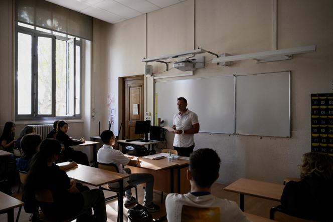 El día del inicio del año escolar en una escuela secundaria en Lyon, 1 de septiembre de 2022.