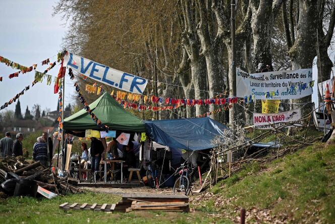 Activists set up camp near Route Nationale 126 at the entrance to Vendine (southern France), on the route of the proposed A69 Castres-Toulouse highway, April 10, 2023. 
