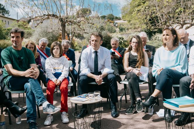 Emmanuel Macron during the exchange organized with teachers, students and parents of students in the courtyard of the Louise-Michel college in Ganges, in the Hérault, on April 20, 2023. SANDRA MEHL FOR 