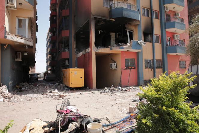 Des bâtiments résidentiels endommagés lors des combats sont vus à Khartoum, au Soudan, le jeudi 20 avril 2023. 