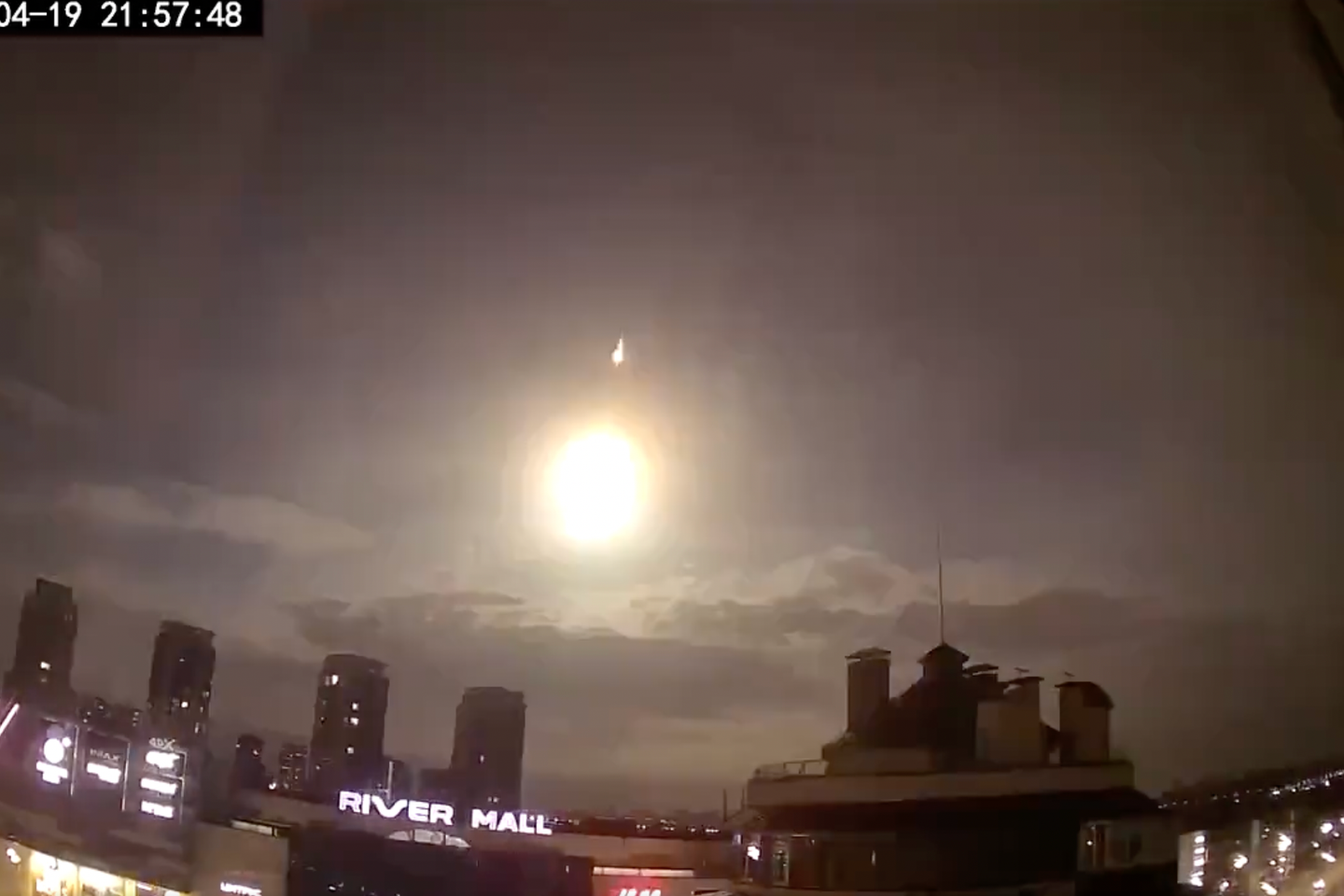 Flash dans le ciel de Kiev probablement une météorite à l’origine