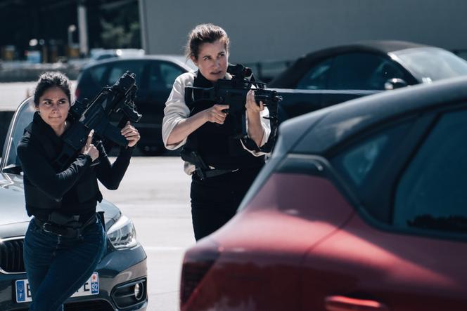 Vanessa (Ophélie Bau) y Ferracci (Emmanuelle Devos) en el episodio 8 de la serie “BRI”.