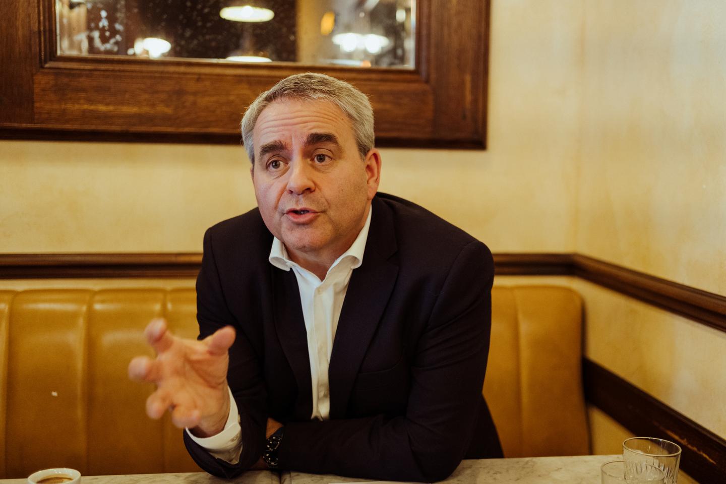 “Emmanuel Macron está en estado de convivencia”