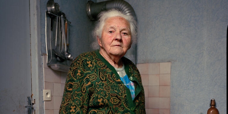 Marcelle est née en 1919. « Je n’aurai pas pu vivre dans une ville, j’ai besoin qu’on me laisse tranquille. »
Après son mariage elle s’installe chez les parents de son mari pour aider à la ferme. Elle y vit toujours.