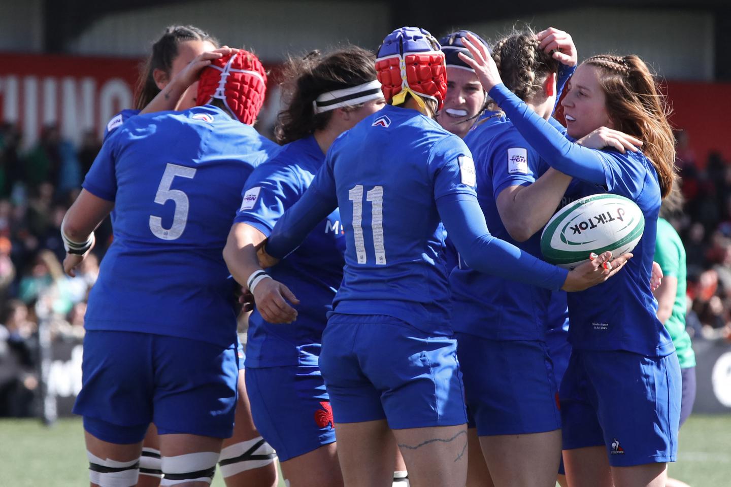 Francia se ofrece una «final» en Twickenham al deshacerse del galés