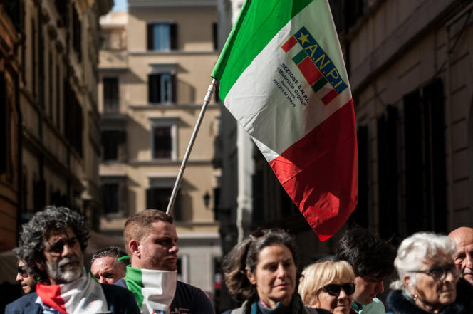 Una manifestazione organizzata contro Ignazio La Russa dall'Alleanza dei Verdi e della Sinistra, a Roma, 3 aprile 2023.