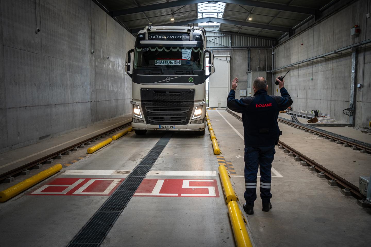 La Asamblea aprueba una reforma encaminada a fortalecer las aduanas