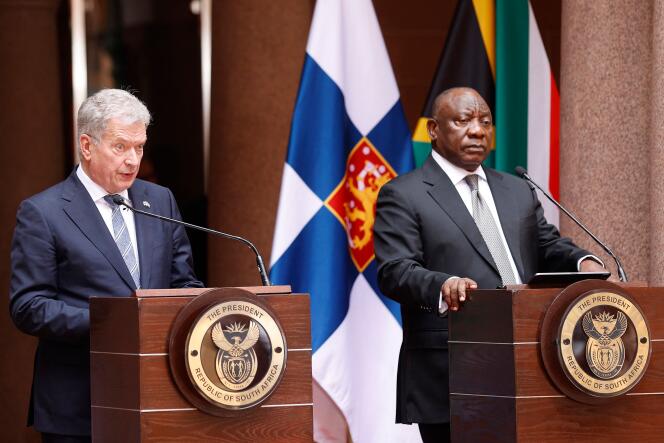 South African President Cyril Ramaphosa (right) and his Finnish counterpart Sauli Niinistö at a press conference in Pretoria on April 25, 2023.