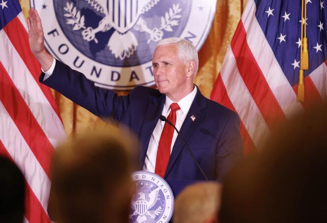 L’ancien vice-président américain Mike Pence après avoir prononcé le discours de clôture de la Conférence nationale sur l’énergie, à la Bibliothèque et au Musée présidentiel Richard-Nixon, le 19 avril 2023, à Yorba Linda, en Californie.