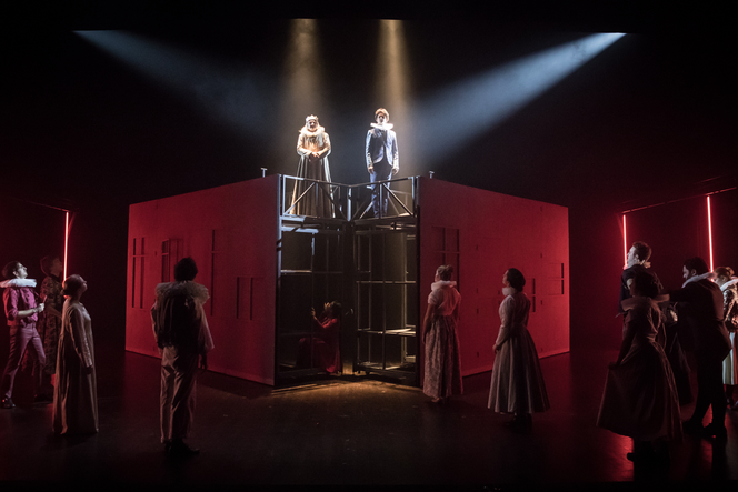 Imagen extraída del espectáculo “Le Nid de ashes”, de y por Simon Falguières, en 2023.