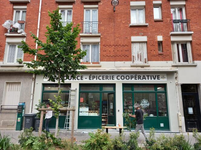 La Source, épicerie coopérative située dans le 20ᵉ arrondissement de Paris, le 12 mai 2022.