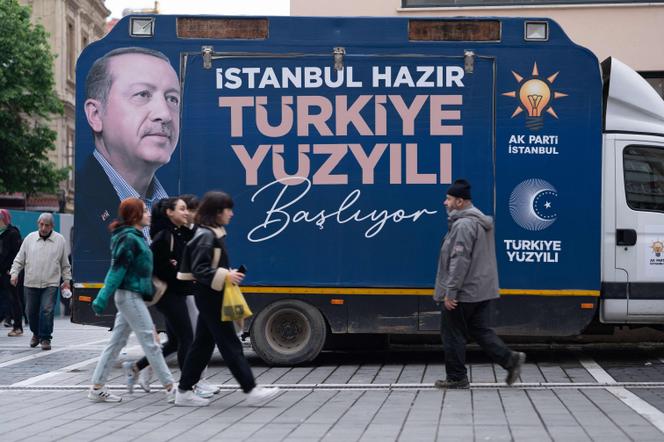 A truck in the colors of Recep Tayyip Erdogan's election campaign, in Istanbul, April 20, 2023.