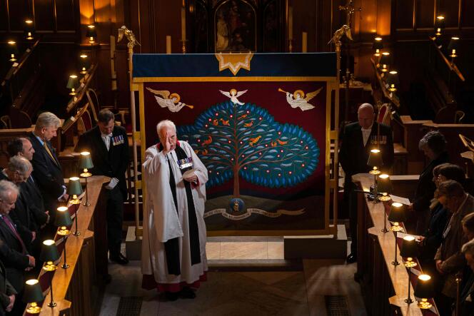 L’écran d’onction qui sera utilisé lors de la cérémonie de couronnement de Charles III. A la chapelle royale du Palais Saint James, à Londres, le 24 avril 2023. 