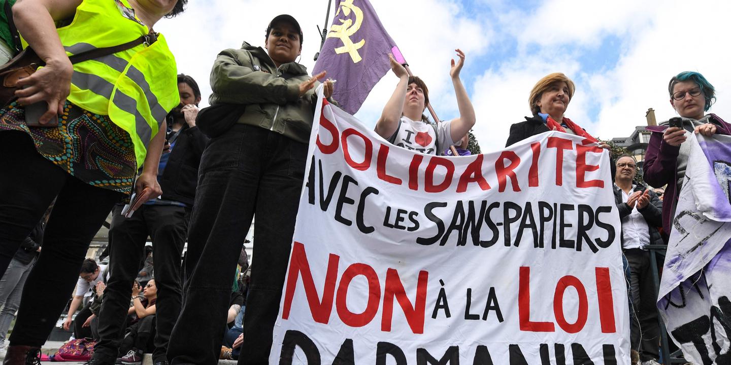Thousands protest against French government's migration plans