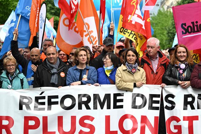 Au premier rang, Laurent Berger, ancien secrétaire général de la CFDT (2ᵉ à gauche), près de Marylise Léon, actuelle secrétaire générale de la CFDT (3ᵉ à gauche), Sophie Binet (5ᵉ à gauche), secrétaire générale de la CGT, et Murielle Guilbert, co-déléguée générale de l’Union syndicale Solidaires (7ᵉ à gauche), le 1er mai 2023, à Paris.