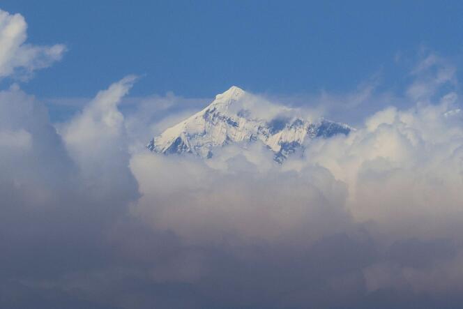 Everest, visto desde un helicóptero, 7 de marzo de 2023.
