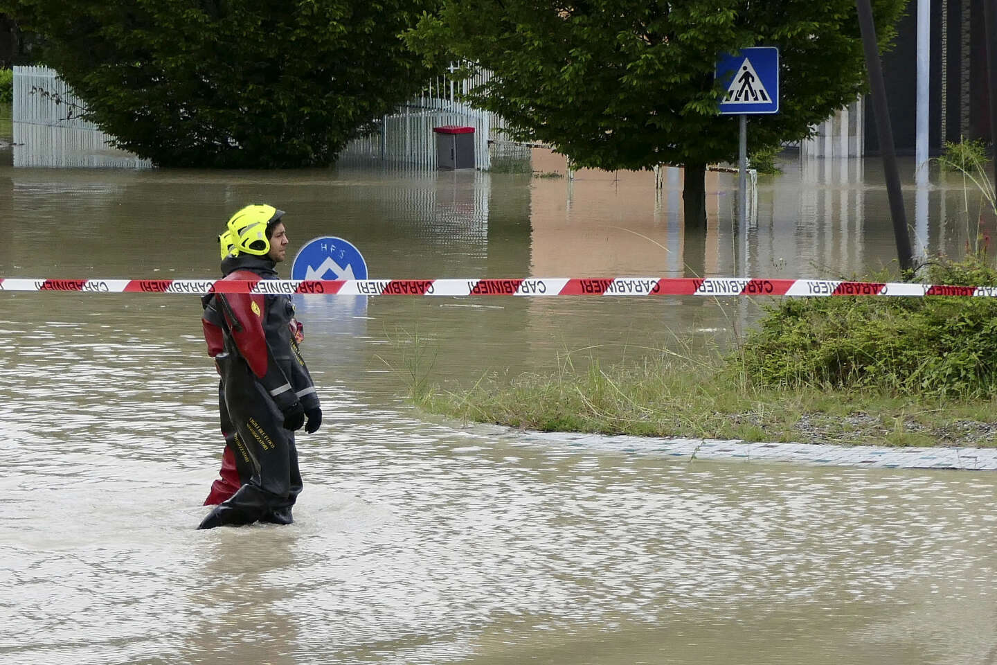 In Italia le alluvioni innescate dalle piogge torrenziali hanno ucciso almeno nove persone