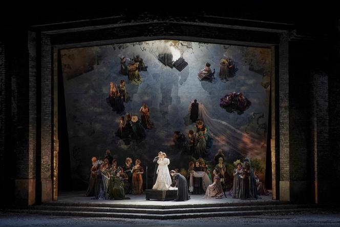 Glauce (Vassiliki Karayanni) en robe de mariée dans « Medea », de Cherubini à l’Opéra national de Grèce, le 20 avril 2023.