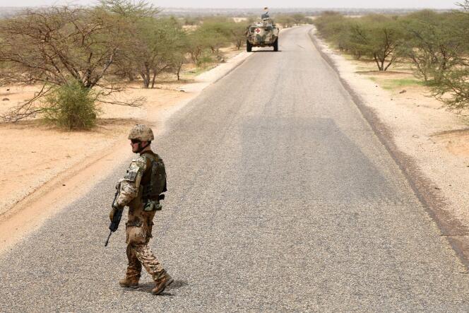 A German soldier from Minusma, on the road linking Gao to Gossi, in Mali, in 2018.