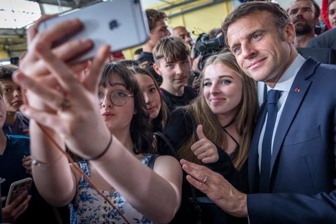 Emmanuel Macron meets students from the Bernard-Palissy vocational school in Saintes (Charente-Maritime), on May 4, 2023.