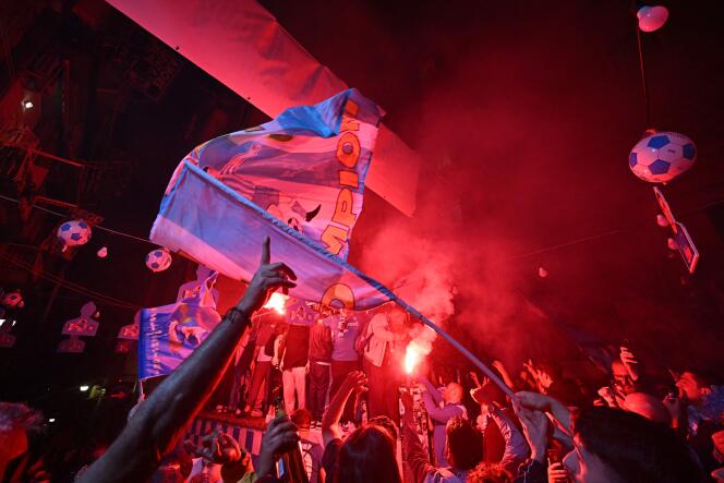 Des supporteurs du SCC Napoli pendant le match contre l’Udinese, le 4 mai 2023.