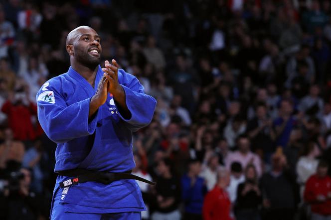 Teddy Riner celebra su victoria ante el japonés Hyoga Ota en la final de la categoría +100 kg en el Torneo de París, 5 de febrero de 2023.