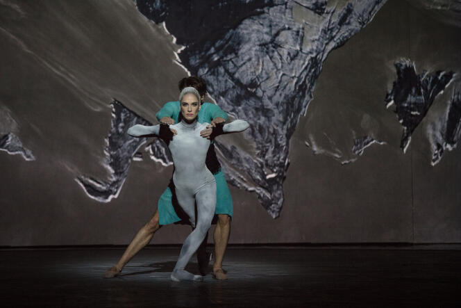 Valentine Colasante et Germain Louvet, dans « The Dante Project », de Wayne McGregor, à l’Opéra Garnier, le 29 avril 2023.
